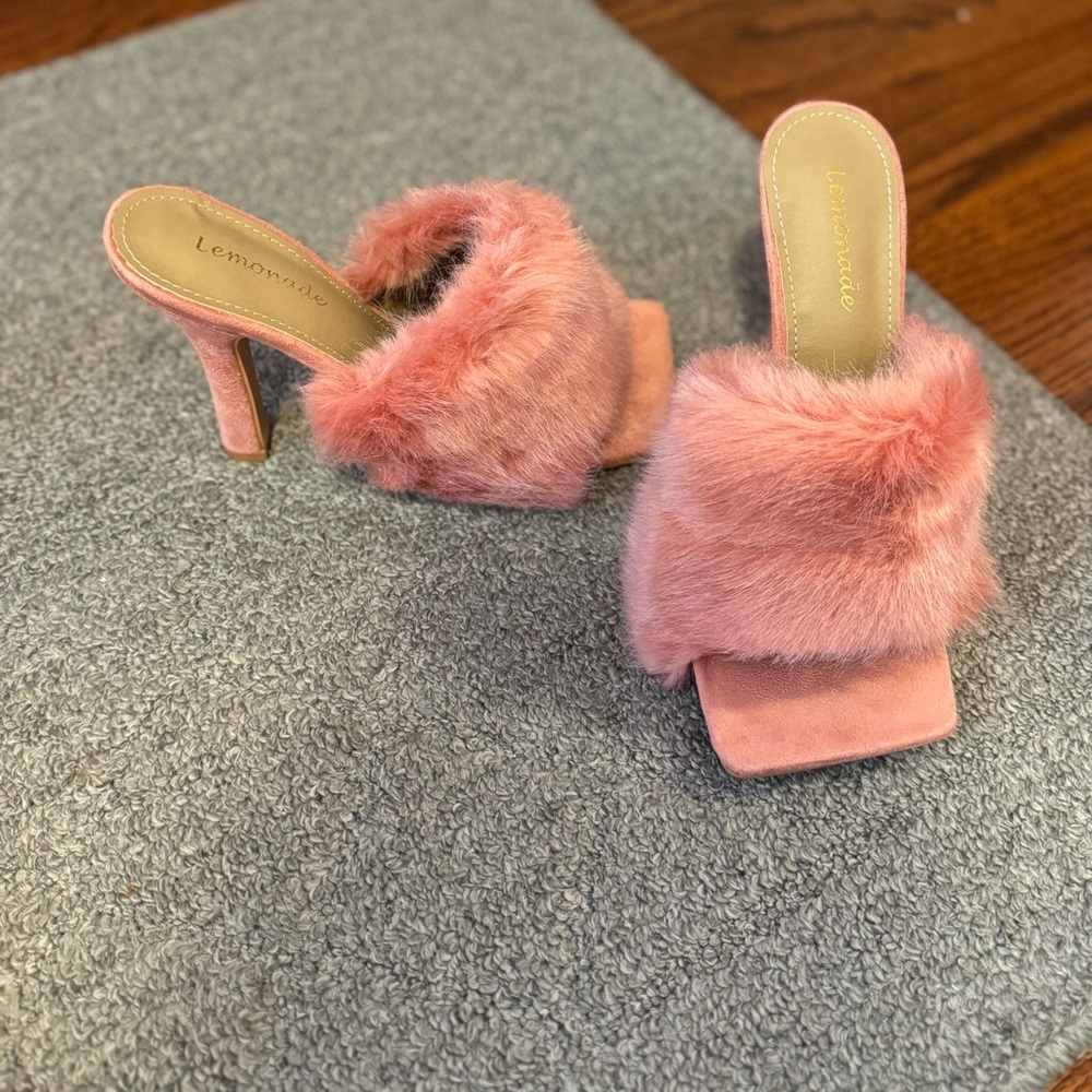 Mauve fluffy heels